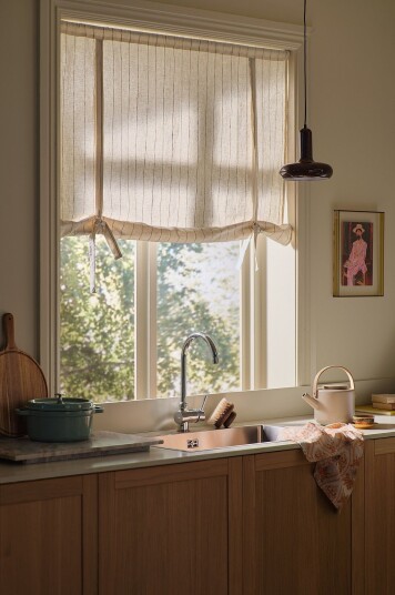 Ellos Home   Roll up gardin Elly Thin Stripe Rollup i resirkulert halvlinne   Beige