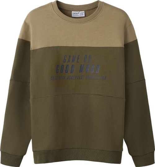 Name It Collegegenser NmmVemil Olive Natt/Kamp på Name It 3 år (98) Collegegenser Armygrønn Beige