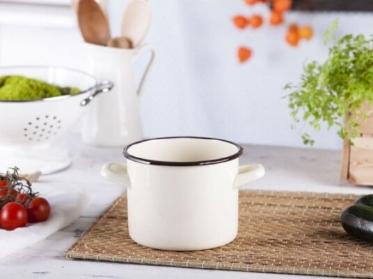 Altom Design Emaljert Rett Gryte 1,5 L Diameter 14 Cm Høyde 11 Cm Krem Altom Design Emaljert Rett Gryte 1,5 L Diameter 14 Cm Høyde 11 Cm Krem