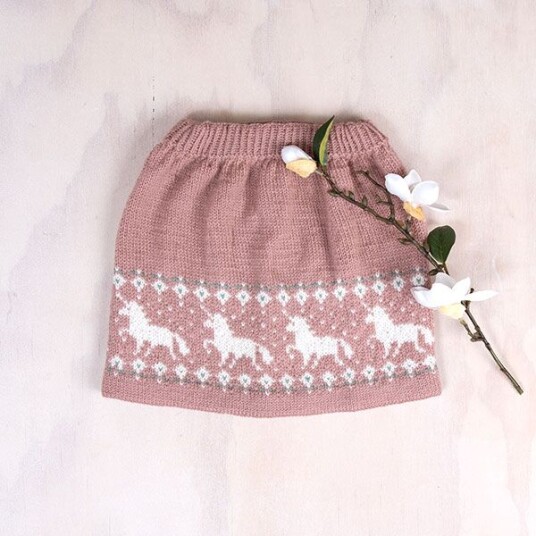Bluum Strik Strikkeskjørt Enhjørning - garnpakke i Bluum Pure Eco Baby Wool