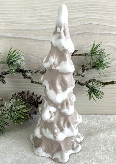 Juletre keramikk med snøpynt