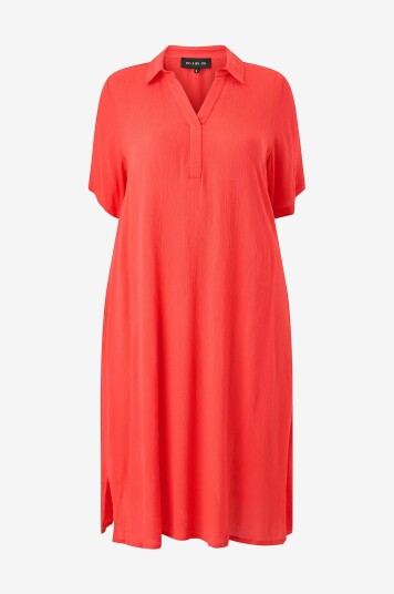 NO. 1 BY OX Kjole Open Collar Rød NO. 1 BY OX Kjole Open Collar Rød