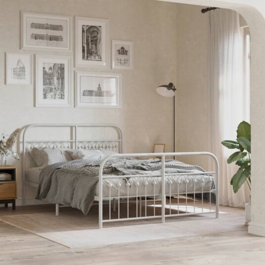  Sengeramme i metall med hode- og fotgavl hvit 140x200 cm 8721102645570