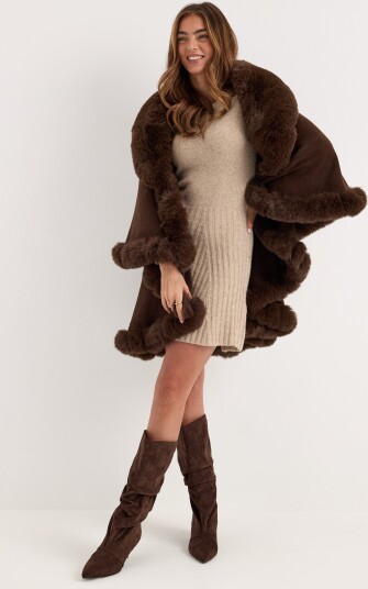 Hollies Wednesday Cape