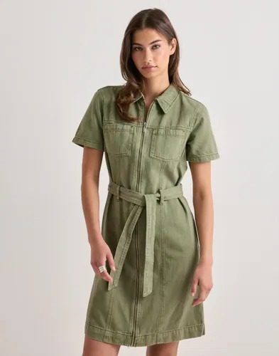 Only   Grønn   Onlsilla S/S Zip Belt Short Dr