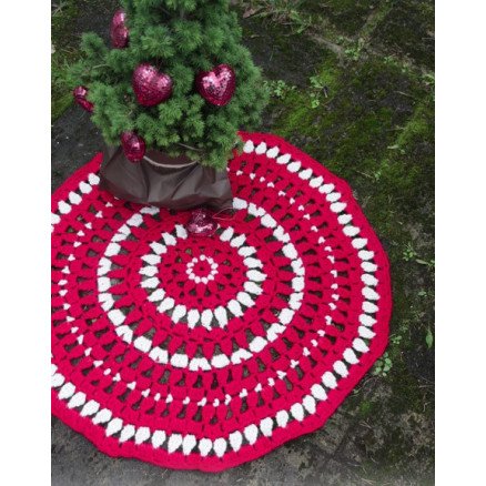 Â Christmas Circle by DROPS Design Gulvteppe Hekleoppskrift Ø82 cm