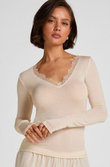 Hunkemöller super soft bluse med V hals og cashmere Hvit