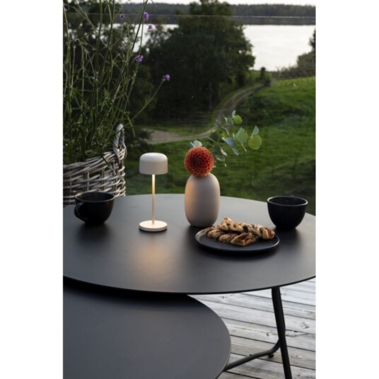 Konstsmide Lille mini Bordlampe LED USB Sandfarget 2200K/2700K dimbar