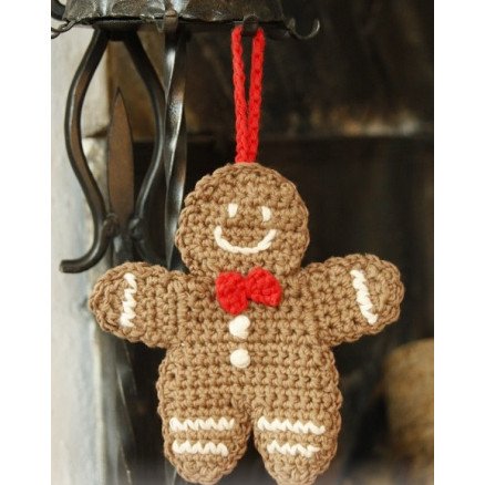 Drops Garnstudio Gingy by DROPS Design Pepperkakemann julepynt Hekleoppskrift 15x14 cm 2 stk