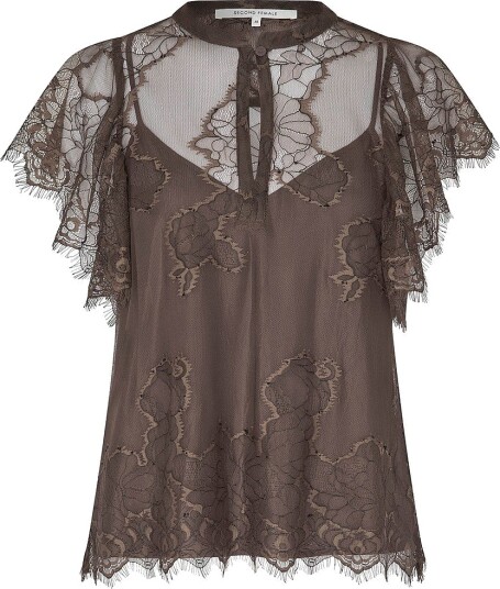 Second Female   Blondebluse Wila Lace Blouse   Brun