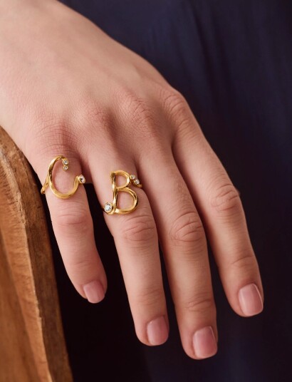 Maanesten C Alphabet Ring   Gold   51