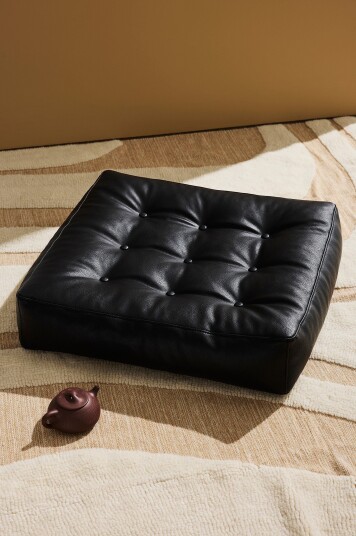 Jotex Gulvpute i Vegansk Skinn 64x64x15 Cm Polyuretan/Polyester Svart PU Luca 1917823010