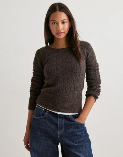 Nelly Brun Tight Cable Knit Sweater
