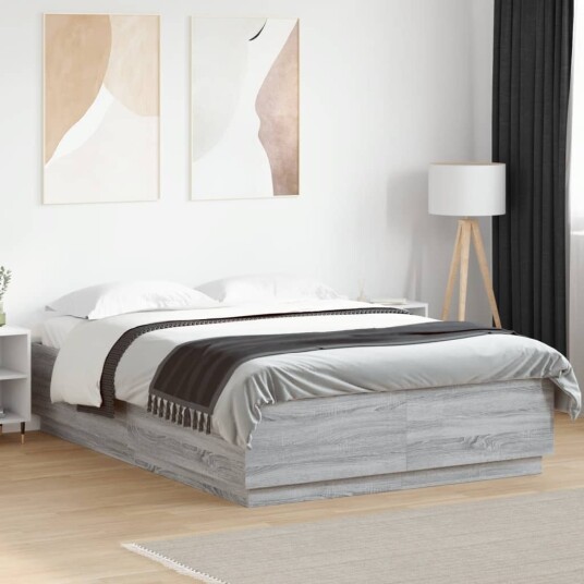 Sengeramme med LED-lys grå sonoma 150x200 cm konstruert tre 8721012273443