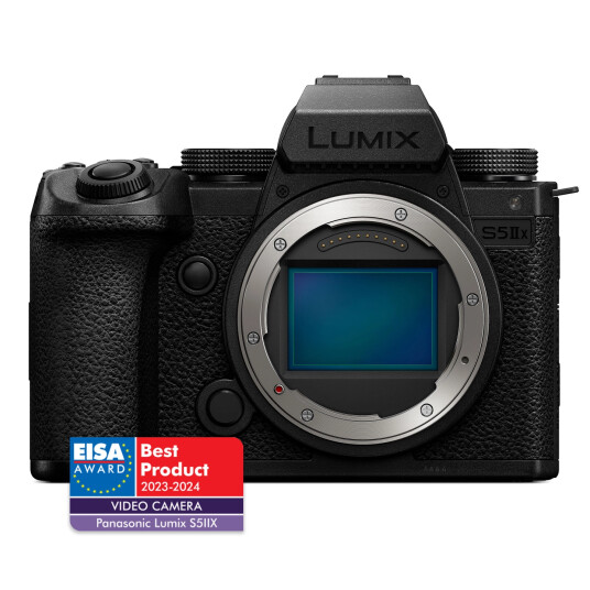 Panasonic Lumix S5 IIx Kamerahus 24,2 MP. Fasehybrid autofokus. Aktiv IS Panasonic Lumix S5 IIx Kamerahus 24,2 MP. Fasehybrid autofokus. Aktiv IS
