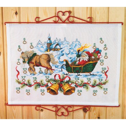 Permin Broderisett Aida Julekalender Julenisse ved Kirke 55x42cm