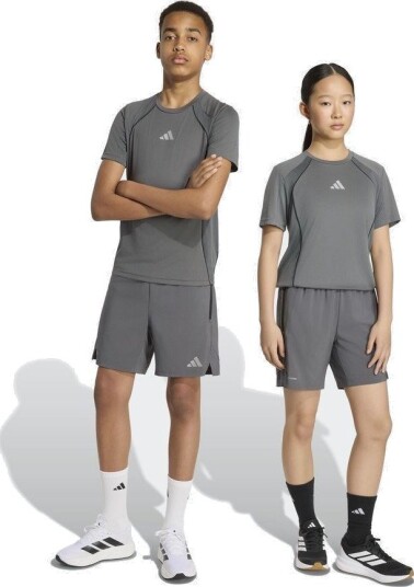 adidas Tech Apparel Shorts størrelse 116 cm adidas Tech Apparel Shorts størrelse 116 cm