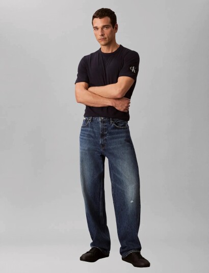 Calvin Klein Jeans Badge Regular Tee   Navy   XS