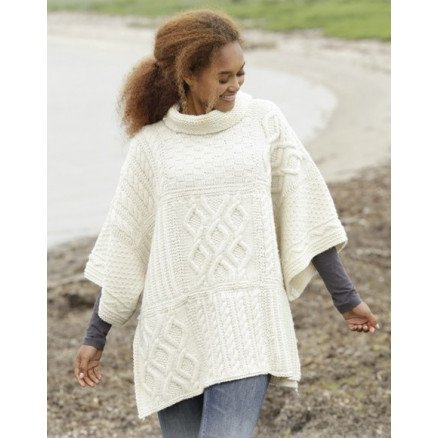 Comfort Chronicles by DROPS Design Poncho Strikkeoppskrift One size
