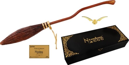Cinereplicas Harry Potter kost replika (Nimbus 2000 Junior) Cinereplicas Harry Potter kost replika (Nimbus 2000 Junior)