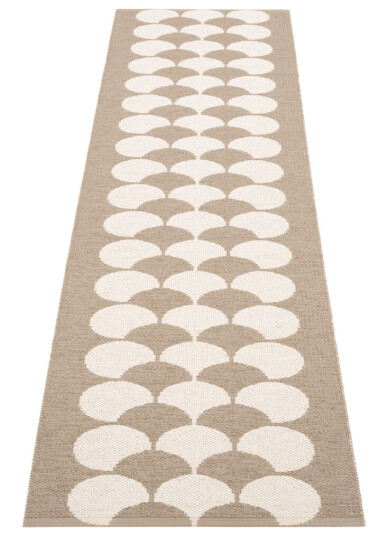 Pappelina Poppy matte potato vanilje 70x250 cm Pappelina Poppy matte potato vanilje 70x250 cm