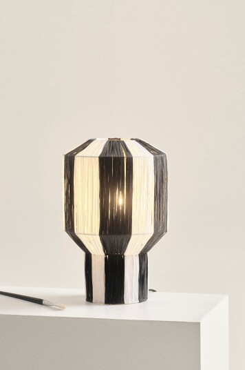 Jotex Bordlampe Svart/hvit ALCON 1731626020 Jotex Bordlampe Svart/hvit ALCON 1731626020