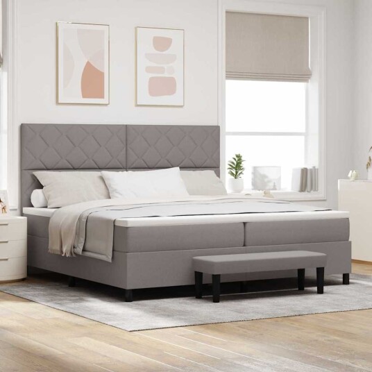 Box Spring Seng med Madrass & Benk Taupe 200x200 cm Stoff Box Spring Seng med Madrass & Benk Taupe 200x200 cm Stoff