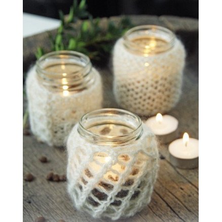 Holiday Night by DROPS Design Lysestaketrekk Strikkeoppskrift 22 cm