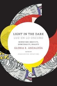 Light In The Dark/luz En Lo Oscuro Av Gloria Anzaldua