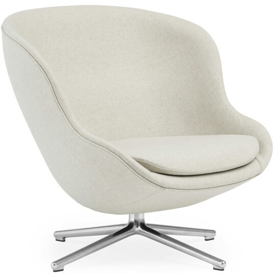 Normann Copenhagen Hyg Lenestol Lav med Dreiefot Off white / Aluminium