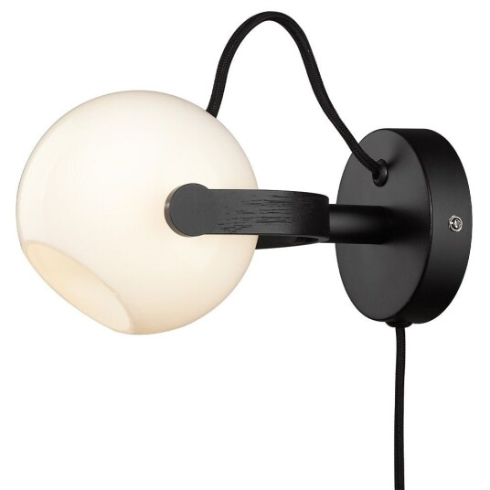 Halo Design DC Vegglampe Ø12 Opal/ Sort/ Eik Halo Design DC Vegglampe Ø12 Opal/ Sort/ Eik