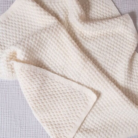 Strikk Babyteppe Hompetitten Garnpakke Bluum Pure Eco Baby Wool Strikk Babyteppe Hompetitten Garnpakke Bluum Pure Eco Baby Wool
