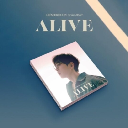 Lee Seokhoon  Alive  Incl. 76pg Photobook, Photocard, Square Postcard + 2cuts Photo  CD