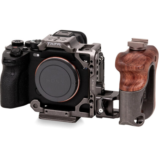 Tilta Halv Cage sett for Sony A7s III med NATO-skinne og håndtak i Tactical Gray