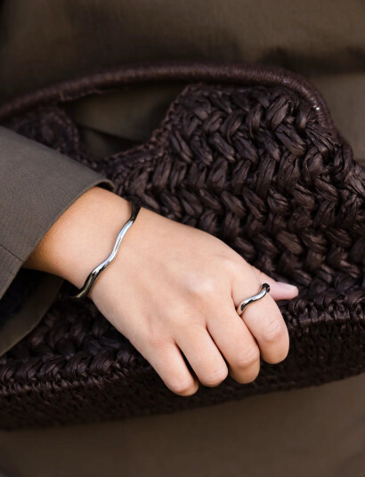 By Jolima Wave Ring - Silver - 2 CM