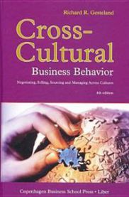 Cross-cultural business behavior, Pent brukt bok med markeringer Cross-cultural business behavior, Pent brukt bok med markeringer