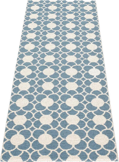Pappelina Anya teppe River Blue/Vanilla 70 x 200 cm
