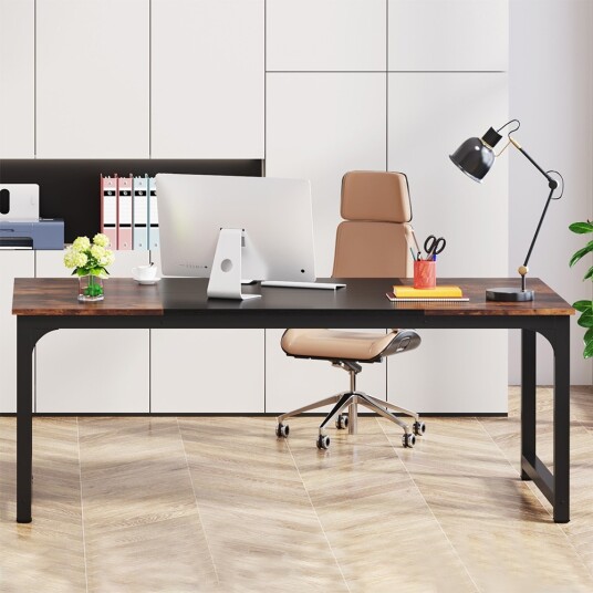 Skrivebord / arbeidsbord / kontorpult i brun/svart med metallramme i industriell stil