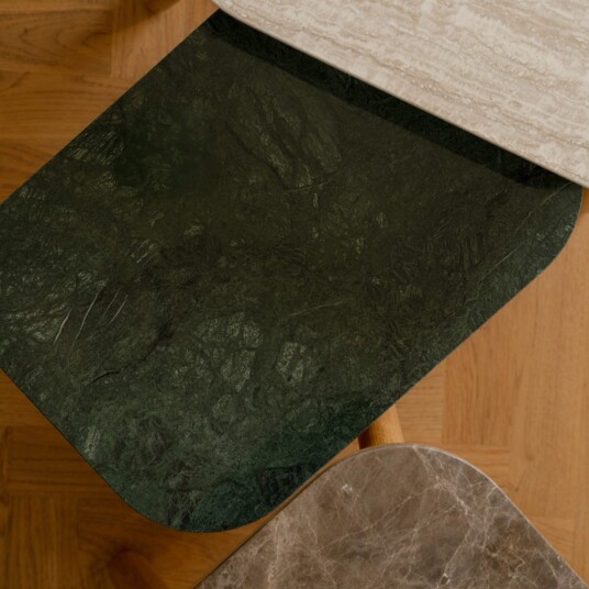 Umage Paff Lavt sidebord i eik/Green Marble Umage Paff Lavt sidebord i eik/Green Marble