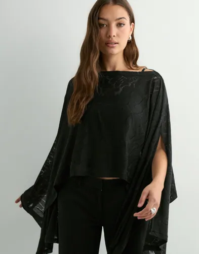 Nelly Svart Knit Lace Poncho