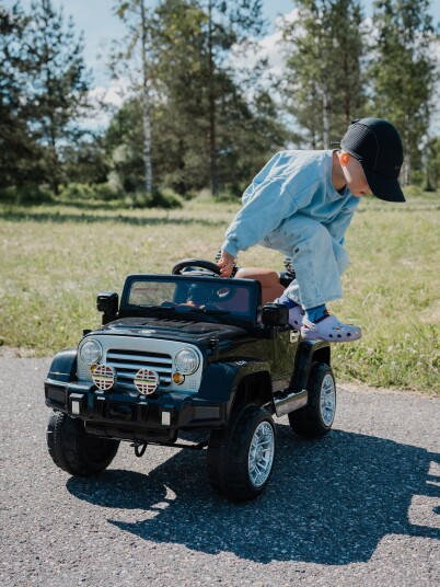 Alex"s Garage Elbil Jeep Svart