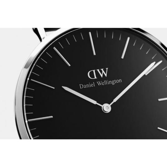 Daniel Wellington Classic Black Sheffield - Dameklokke i sølv med sort lærreim og urskive Daniel Wellington Classic Black Sheffield - Dameklokke i sølv med sort lærreim og urskive