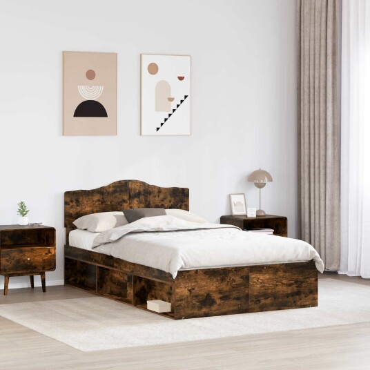 Sengestamme med hodegjerde Røkt eik 120 x 200 cm Massiv furu Sengestamme med hodegjerde Røkt eik 120 x 200 cm Massiv furu