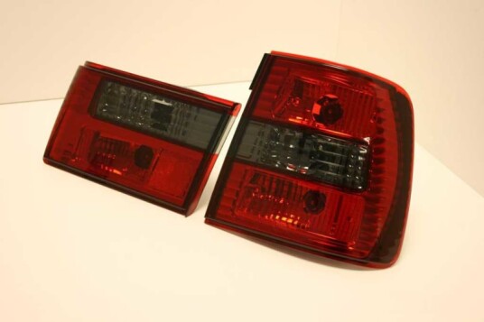 Camco Baklyktesett 
svart/rød 7 7130 RS