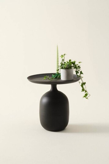 AMDEN sidebord diameter 49,5 cm Svart marmor izmir/røykfarget mattsvart
