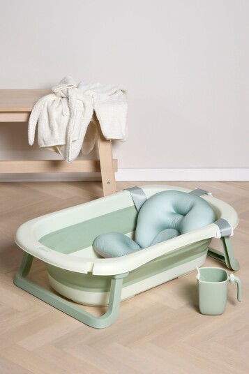 Beemoo CARE Assist Badebalje Inkl. Badestøtte & Skyllekanne Soft Green