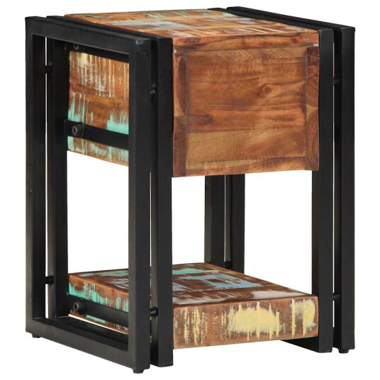  Nattbord 40x40x40 cm laget av gjenvunnet massivt tre