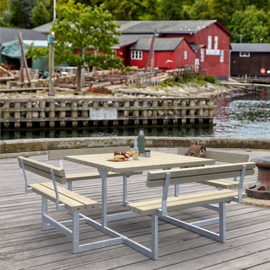 Piknikbord PLUS Picnic med 4 Ryggstøtter 224 cm Piknikbord PLUS Picnic med 4 Ryggstøtter 224 cm
