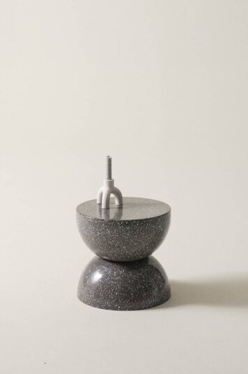 Jotex BLANES sidebord, diameter 35 cm Mørk grå terrazzo 1697086-01-0 1703765-02-0