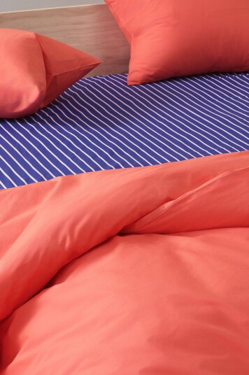 Jotex Stretchlaken Økologisk Koboltblå/rosa SIMA Kjøp Dra på laken hos Jotex Jotex Stretchlaken Økologisk Koboltblå/rosa SIMA Kjøp Dra på laken hos Jotex
